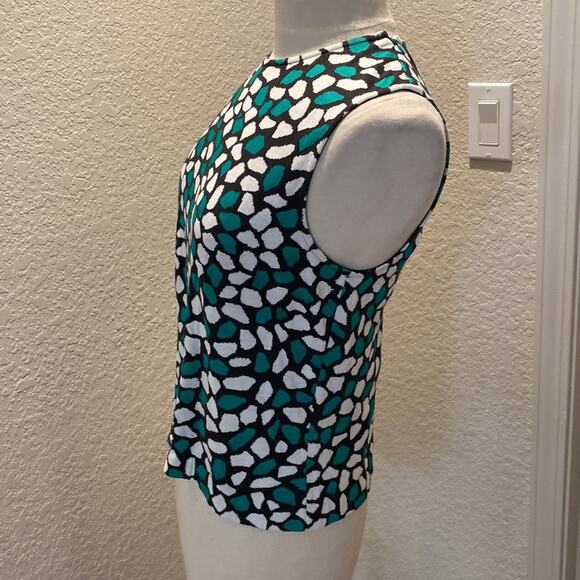 St. John Sleeveless Tank Top w/ Green & White Pebbled All Over Print EUC Sz M - Picture 2 of 9